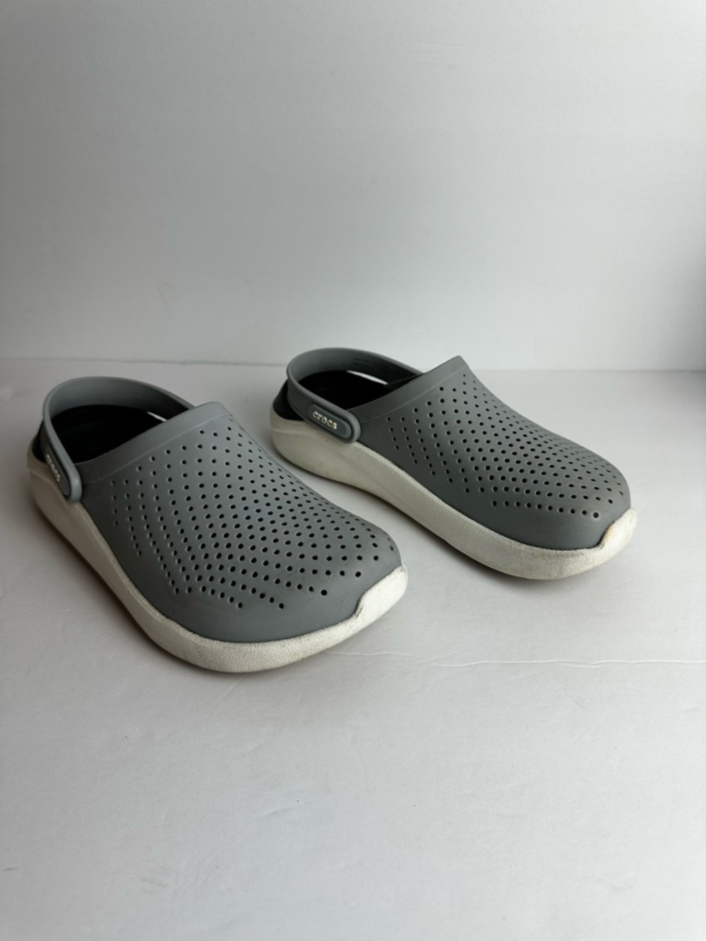 Crocs Lite Ride Clogs Women's Size 8 or Men's 6 Grey Gray Lightweight Slip-On